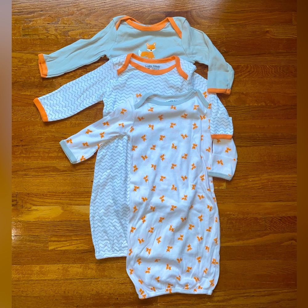 NWOT baby gowns gender neutral, size 0-6 months fox design bundle sleep set